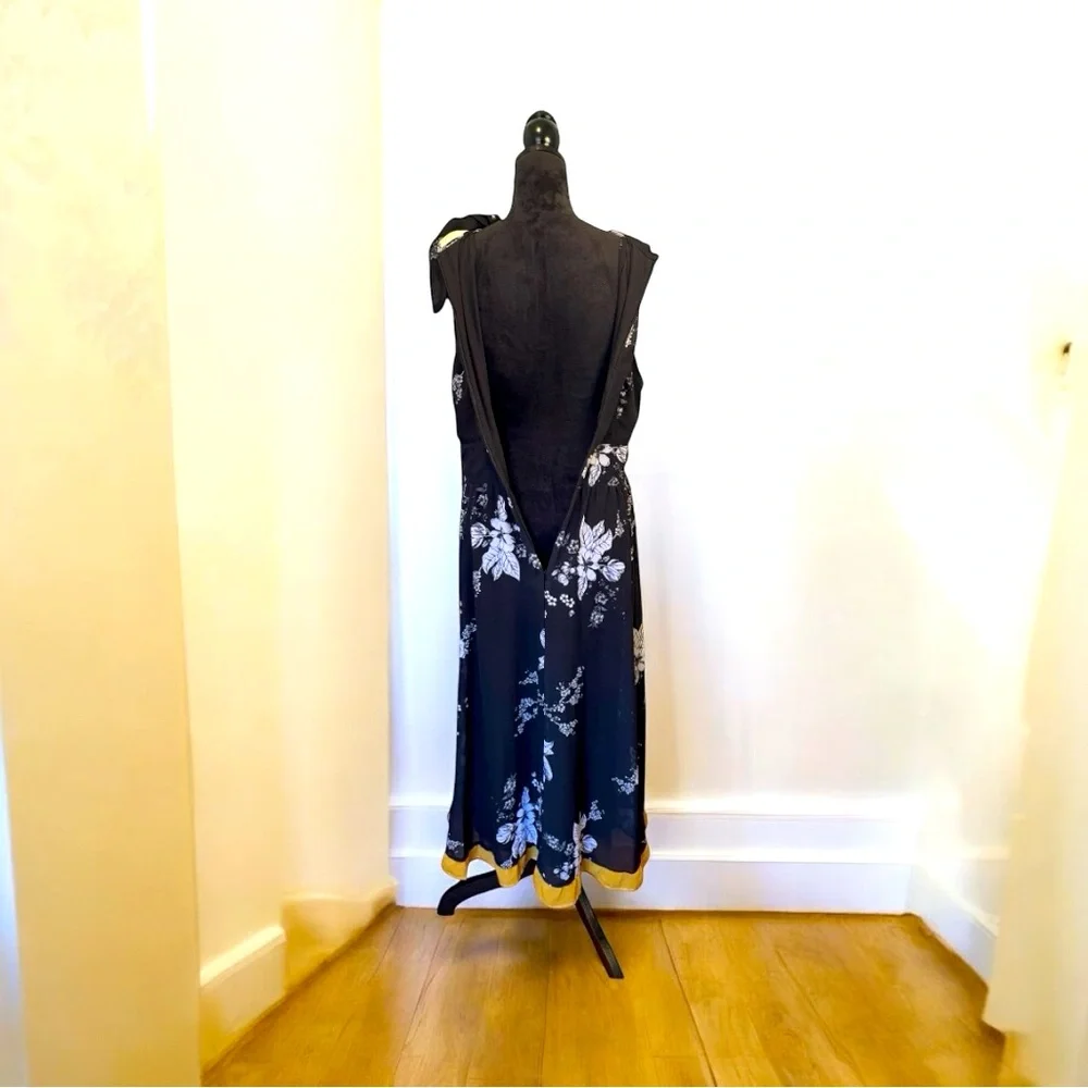 Eshakti Dress
Wayward Fancies - Picture 3 of 11